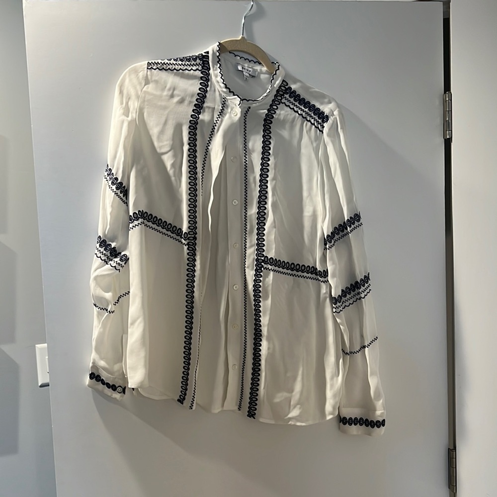 Reiss UK 8 USA 4 white and navy button down.